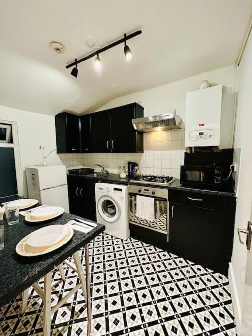 *Super Central 20Min To Big Ben* Apartment London Bagian luar foto