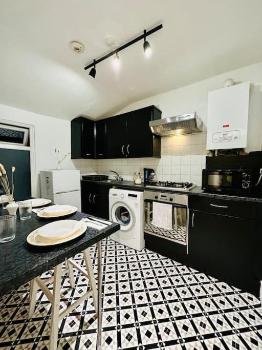 *Super Central 20Min To Big Ben* Apartment London Bagian luar foto